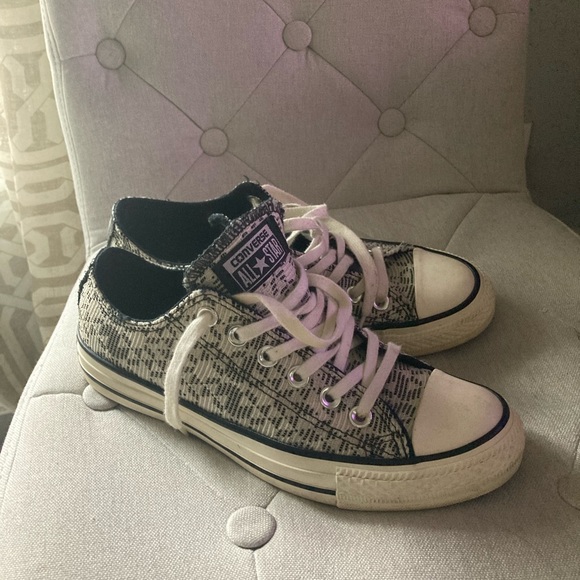 Converse Size 7-7.5 sneakers - Picture 1 of 4